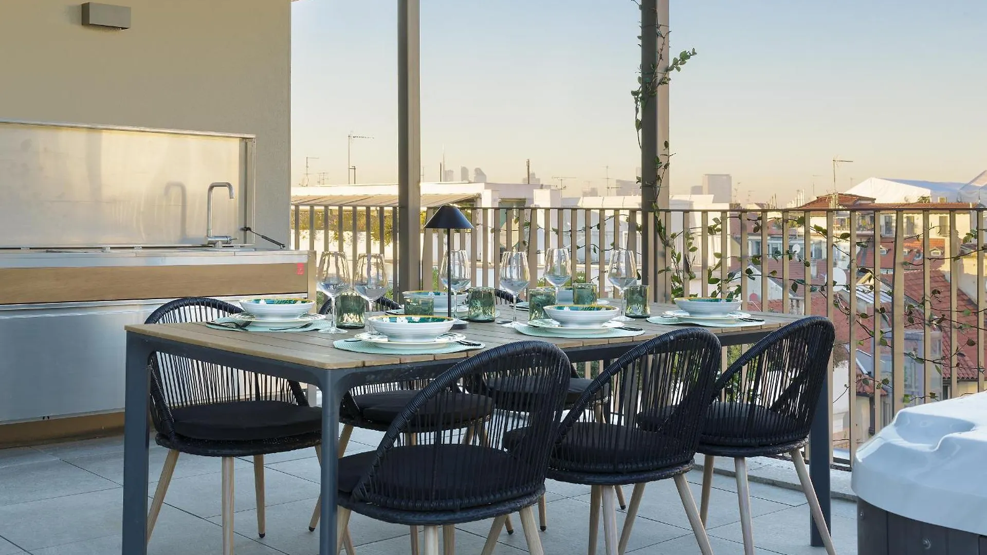 Compagnoni12 Luxury Penthouse With Private Jacuzzi And Spa Milan 0*,